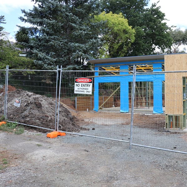 do you deliver and install temporary fencing and what's the cost for this in Rogers